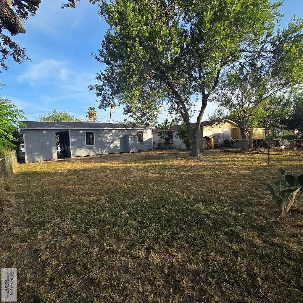 2 bed, 1.0 bath, 660 sqft, $1,200 — Photo 2