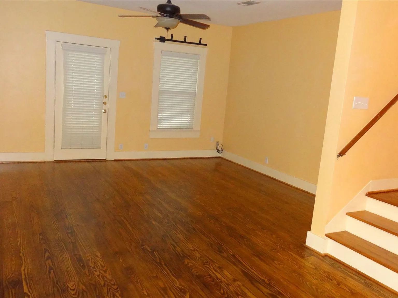 2 bed, 2.0 bath, 2104 sqft, $2,300 — Photo 3