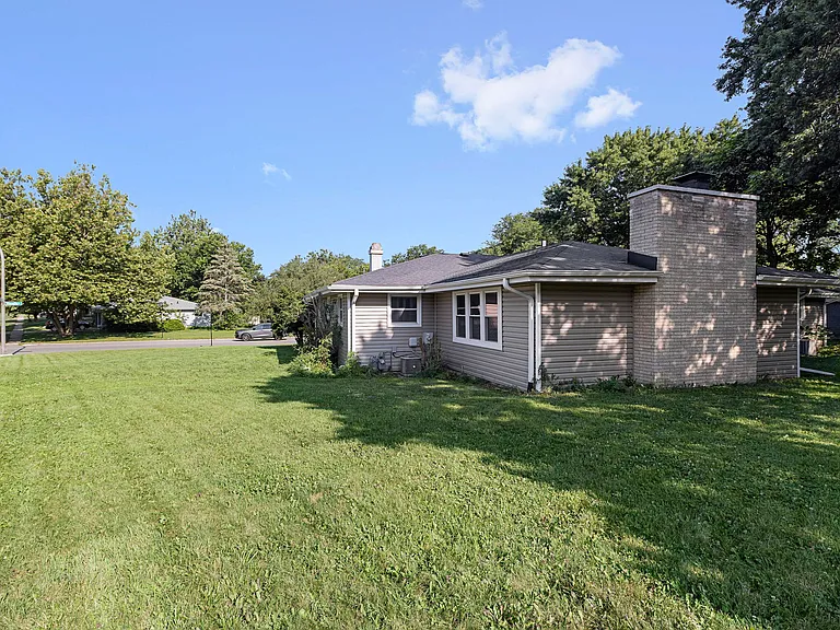 621 Hiawatha Dr — Photo 15