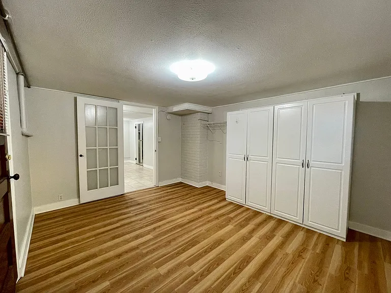 2231 S High St — Photo 32