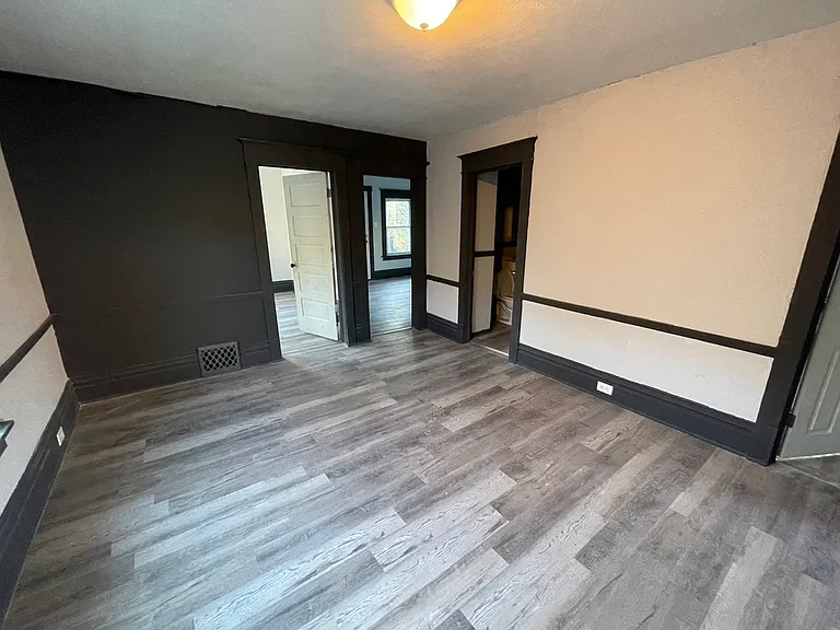 1209 N Main St — Photo 13