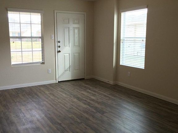 4th image of 2611 Costa Verde Way