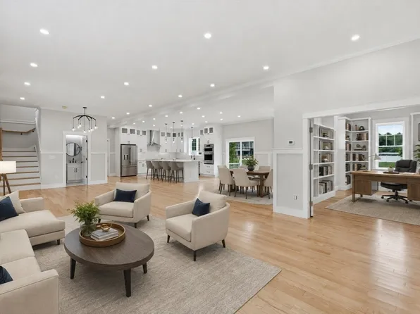 30 N Mill St, Holliston, MA 01746