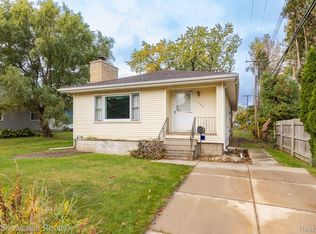 1495 Carlisle St, Pontiac, MI 48340