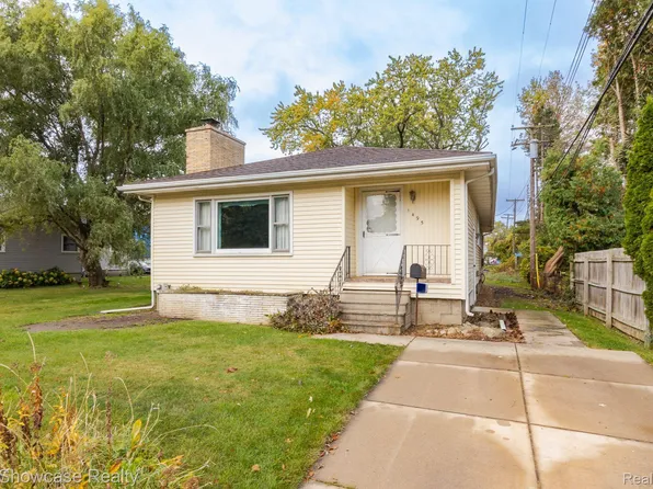 1495 Carlisle St, Pontiac, MI 48340