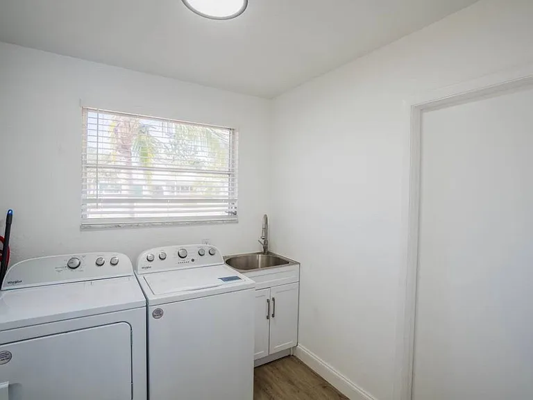 3649 SE 5th Ct — Photo 24