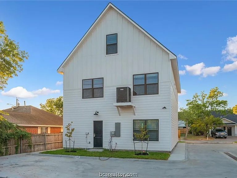 216 Richards St — Photo 13