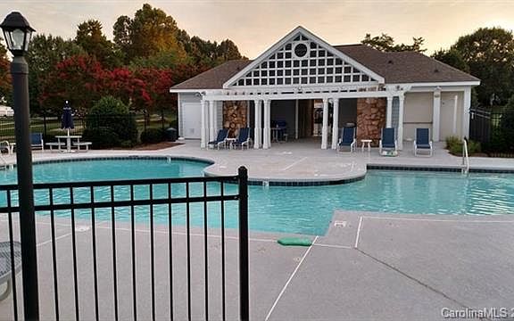 2nd image of 122 Summerbrook Ln