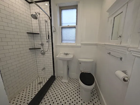 45 Neptune Avenue image 7 of 21