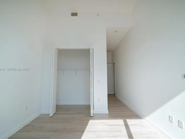 45 SW 9th St #4906 — Photo 38