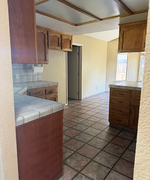 651 Tuohy St — Photo 3