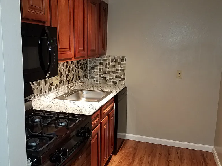 505 N Benton Ave — Photo 23