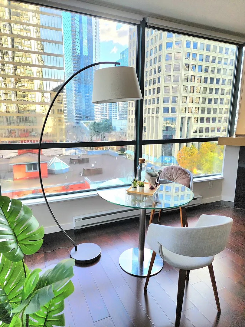 1239 Georgia St W — Photo 4