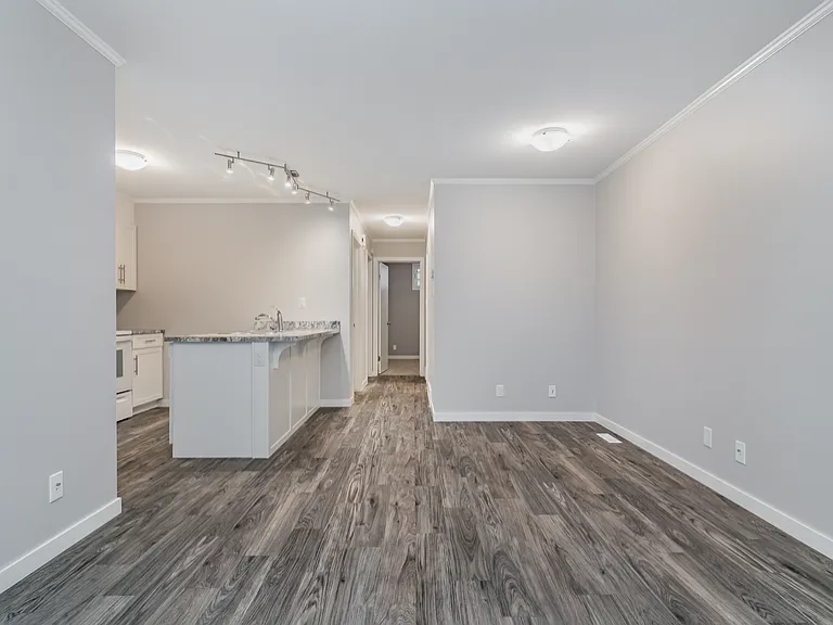 107 Thode Ave — Photo 33
