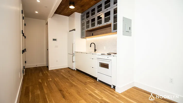 Rented by Nooklyn NYC LLC | media 53