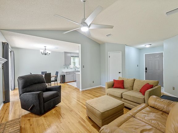 5th image of 1835 Folkstone Rd
