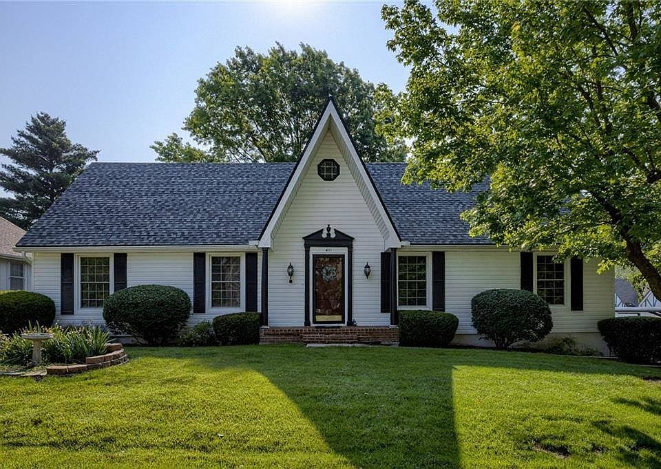 1st image of 411 SE Richardson Pl