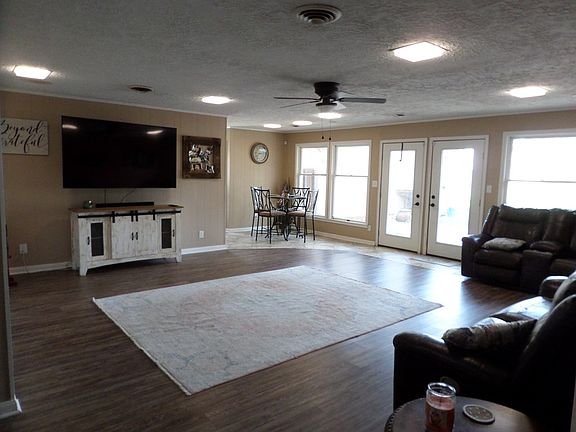 5th image of 2713 Oak Dr