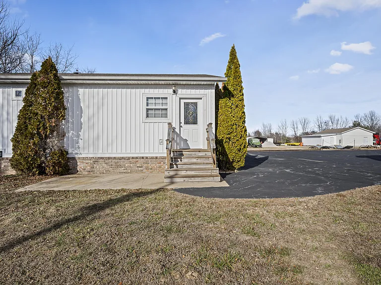 1543 S Tuscany Ct — Photo 3