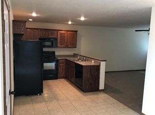 2718 Neosho Heights Cir, Neosho, MO 64850