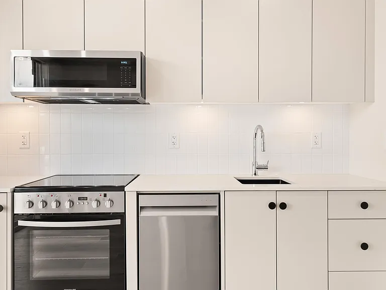 45511 Campus Dr — Photo 29