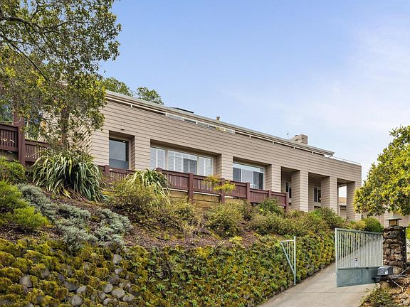 3rd image of 203 Bayview Drive