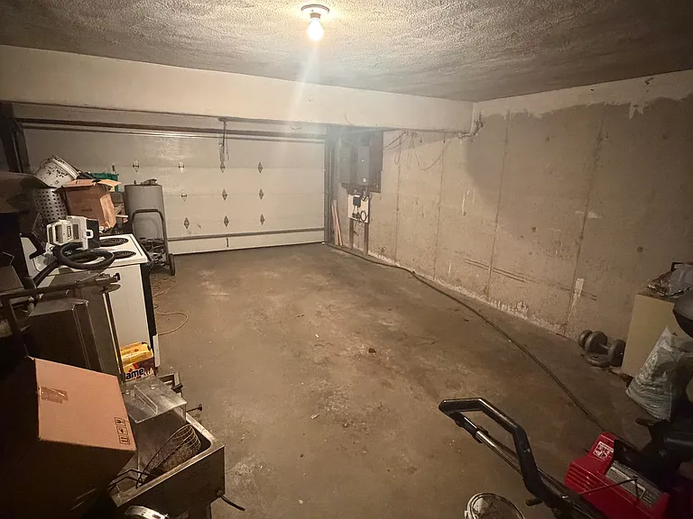 90 Sylvia St #2 — Photo 18