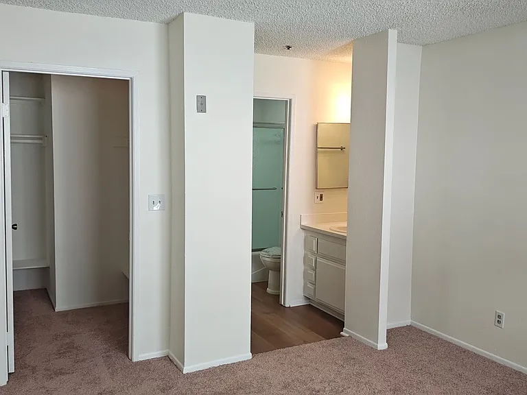 Villa Monaco Apartments — Photo 21