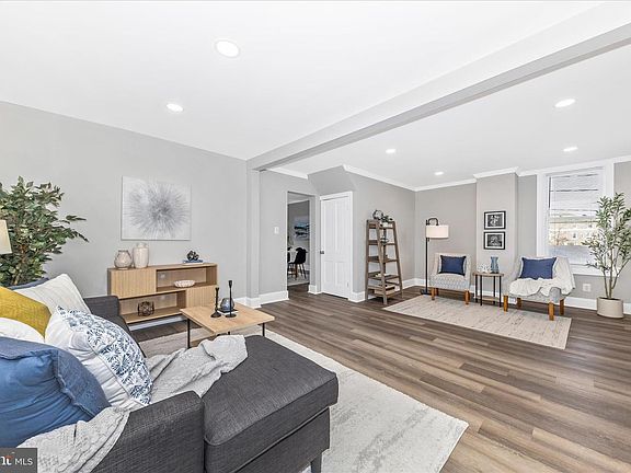 4th image of 2905 Goodwood Rd