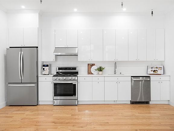 4th image of 191 7th Ave APT 3E