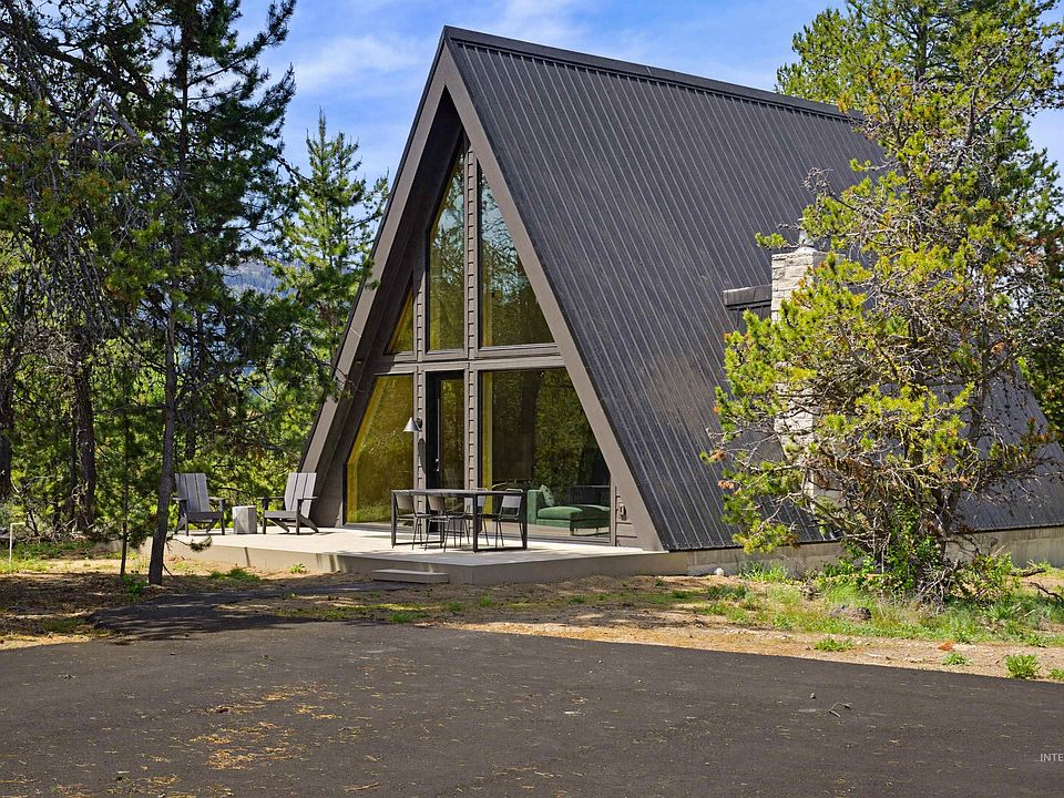 1st image of 152 Forest Pl