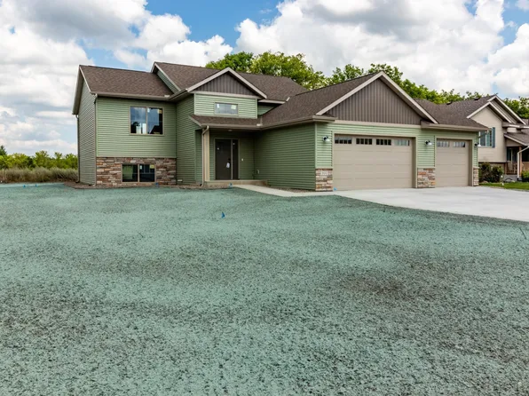 307 10th St S, Sartell, MN 56377