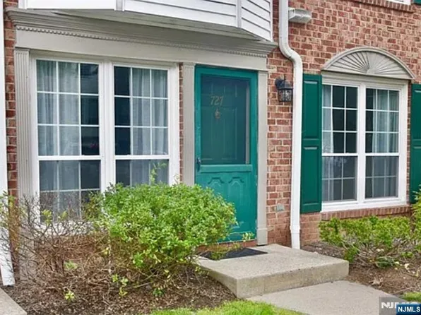 727 Pepperidge Rd, Mahwah, NJ 07430