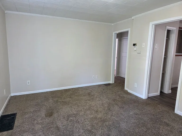 730 N Elmer St — Photo 2