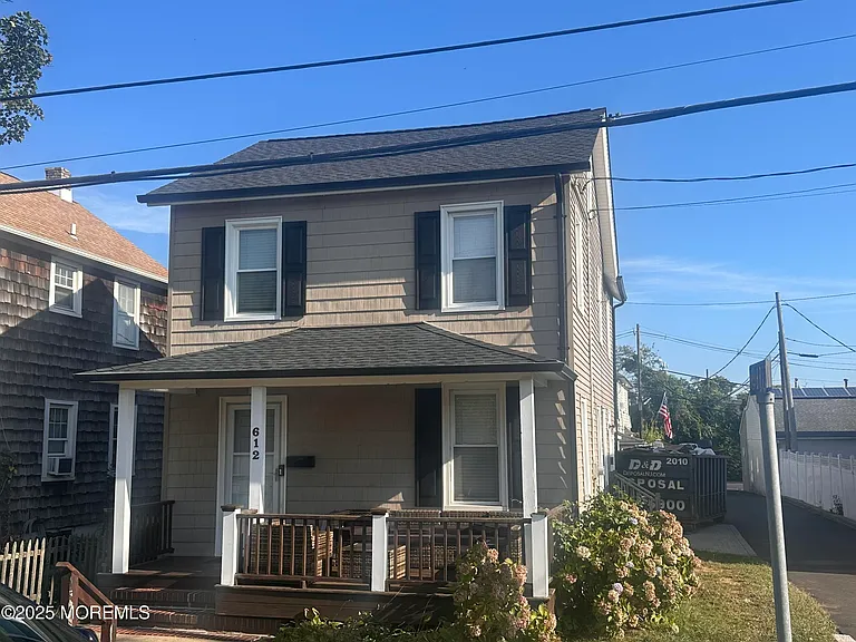 612 Sylvania Ave — Photo 2