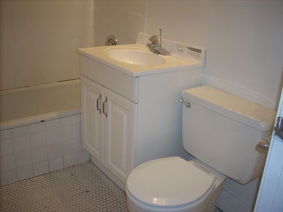 3rd image of 2109 N Sedgwick St #Grdn