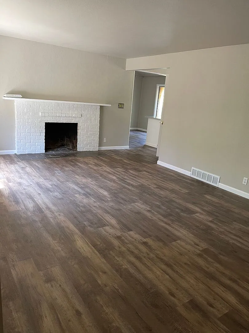 Spacious 4 bedroom, 2 bath Home in Northgate! — Photo 3