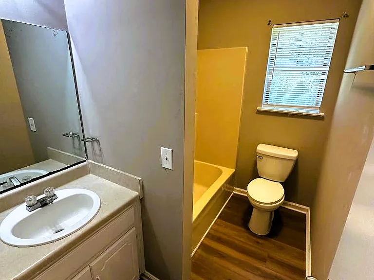 284 Landon Ct NE #284 — Photo 8