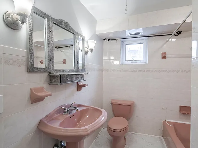 1202 S Alder St — Photo 2