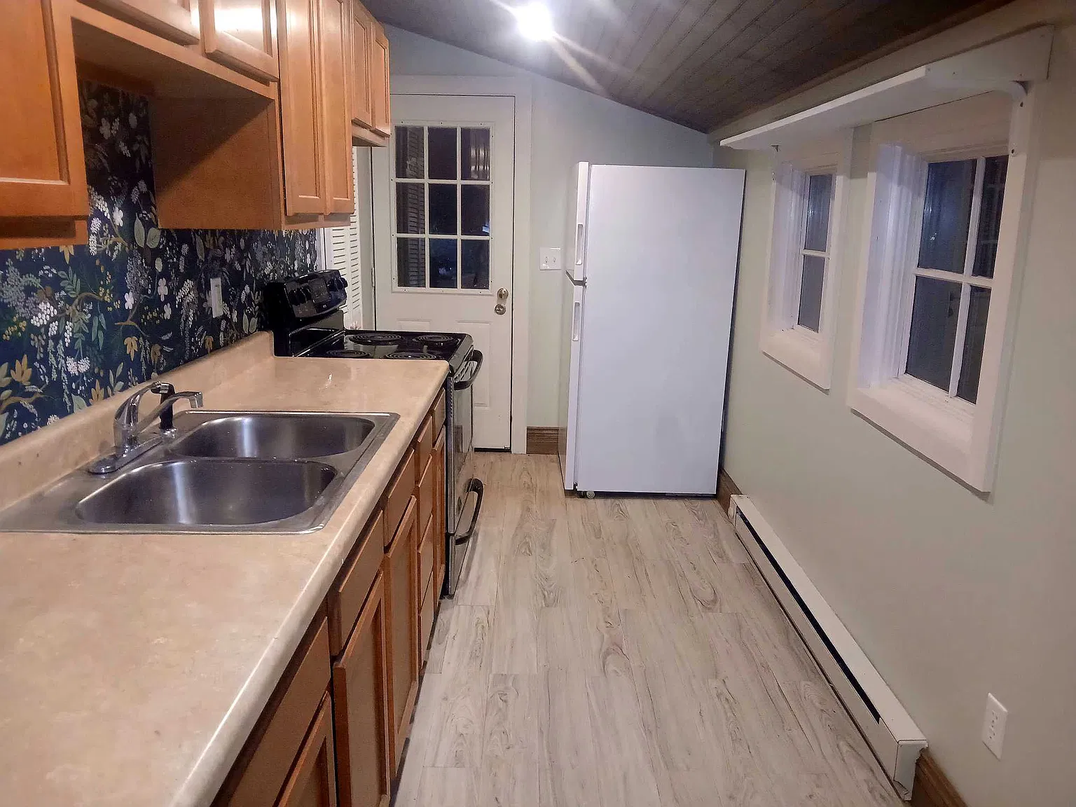 1 bed, 985 sqft, $2,200 — Photo 3