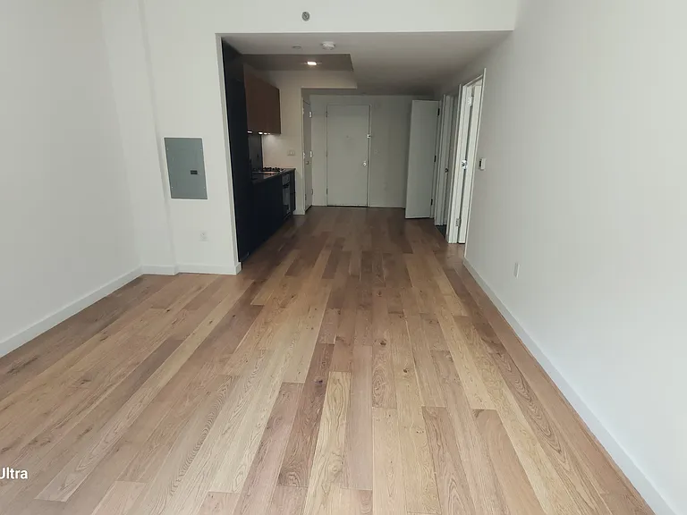411 35th St #2G — Photo 6