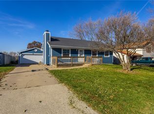 8418 Ridgeview Dr, Des Moines, IA 50320