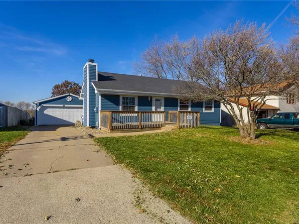 8418 Ridgeview Dr, Des Moines, IA 50320
