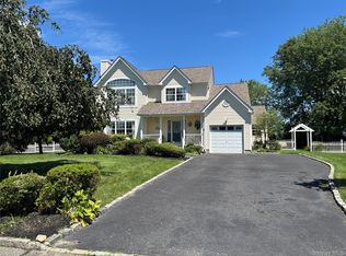 125 Northgate Circle, Baiting Hollow, NY 11933