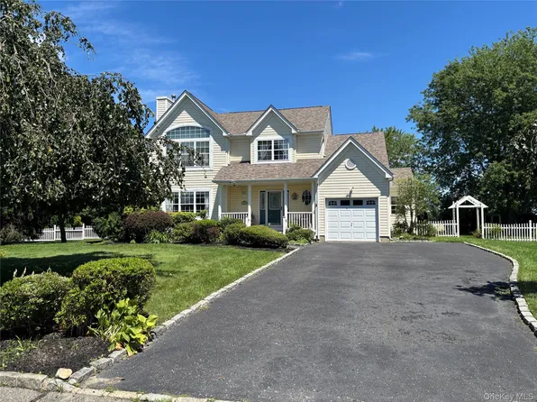 125 Northgate Circle, Baiting Hollow, NY 11933