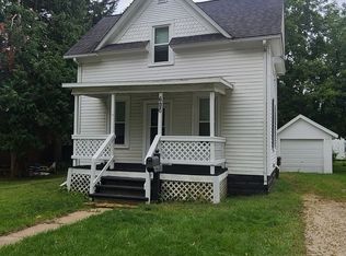 606 S 3rd St, Rochelle, IL 61068