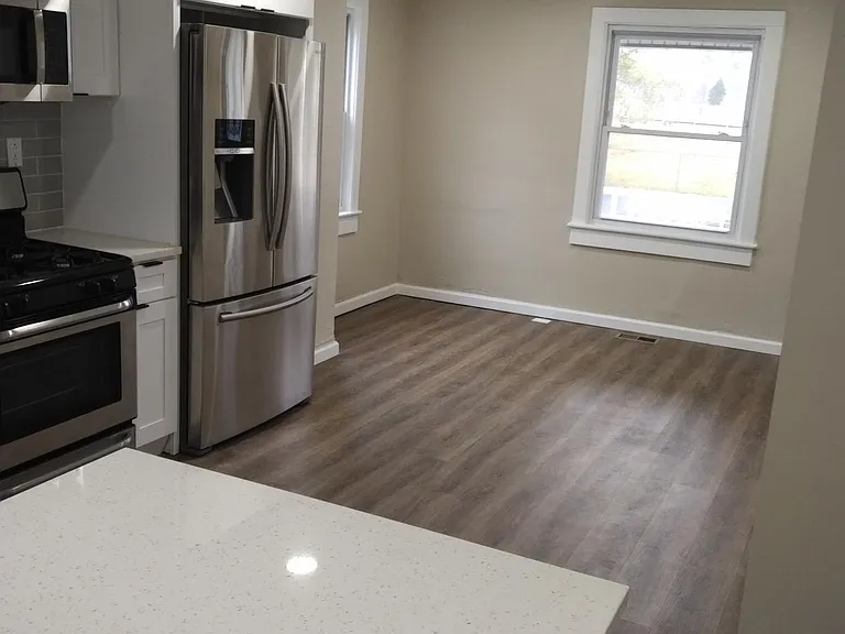 8 Glassboro Ave — Photo 4