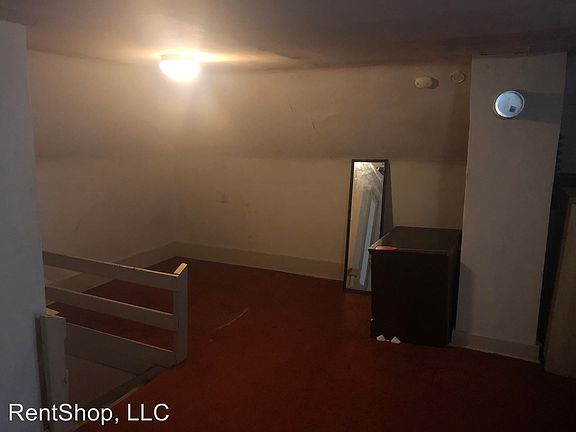 2nd image of 213 Melbourne St #B