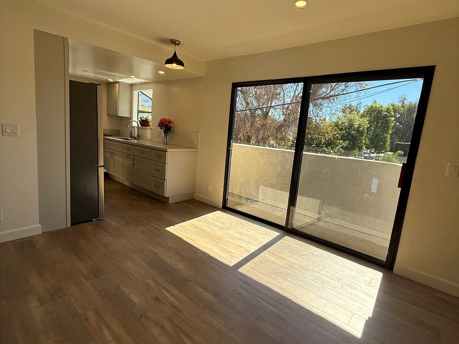 2 bed, 1100 sqft, $3,450 — Photo 4