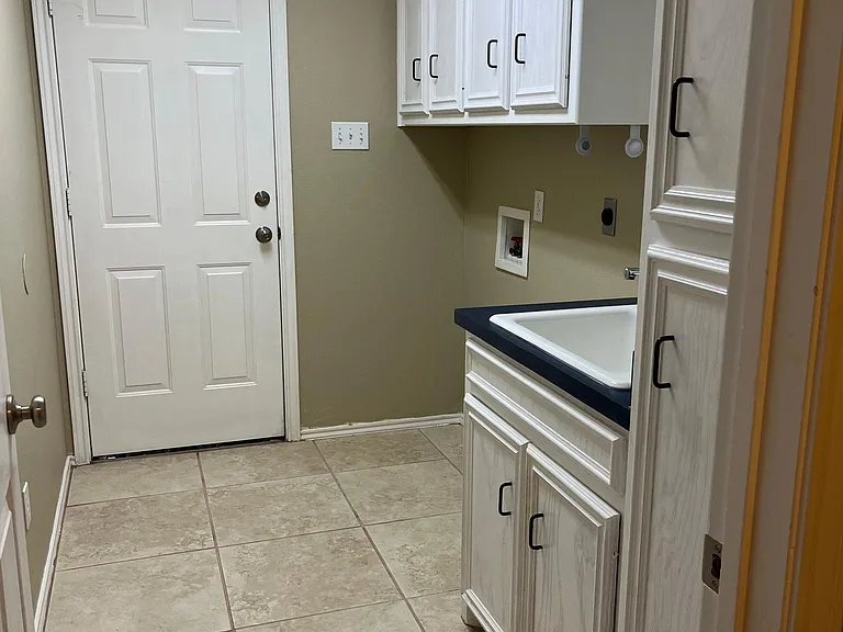 Laundry room with utility sink